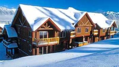 фото отеля Canadian Mountain Lodging at Kicking Horse Mountain Resort