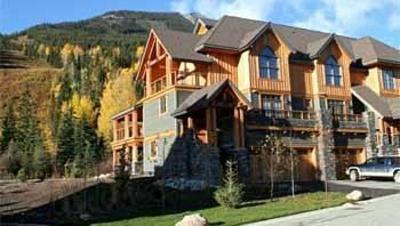 фото отеля Canadian Mountain Lodging at Kicking Horse Mountain Resort