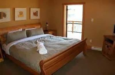 фото отеля Canadian Mountain Lodging at Kicking Horse Mountain Resort
