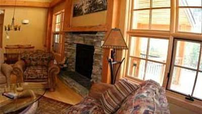 фото отеля Canadian Mountain Lodging at Kicking Horse Mountain Resort