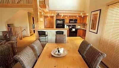 фото отеля Canadian Mountain Lodging at Kicking Horse Mountain Resort