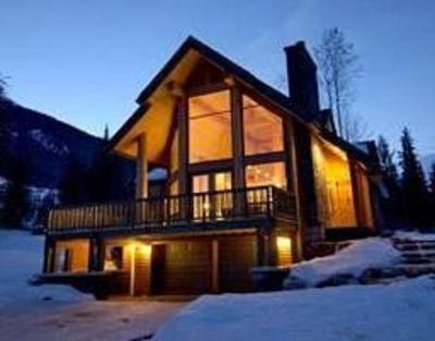 фото отеля Canadian Mountain Lodging at Kicking Horse Mountain Resort