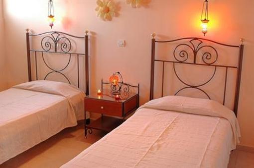 фото отеля Panorama Studios & Apartments Amoudi
