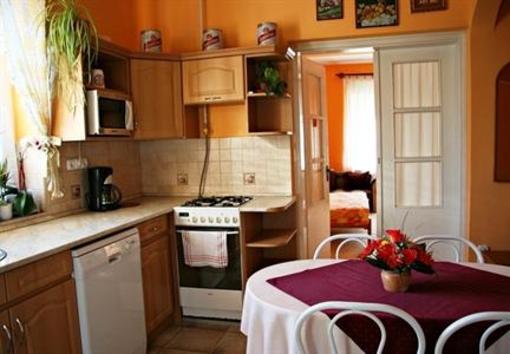 фото отеля Almafa Apartmanhaz