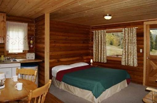 фото отеля Mount Robson Lodge & Robson Shadows Campground