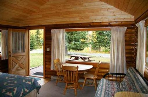фото отеля Mount Robson Lodge & Robson Shadows Campground