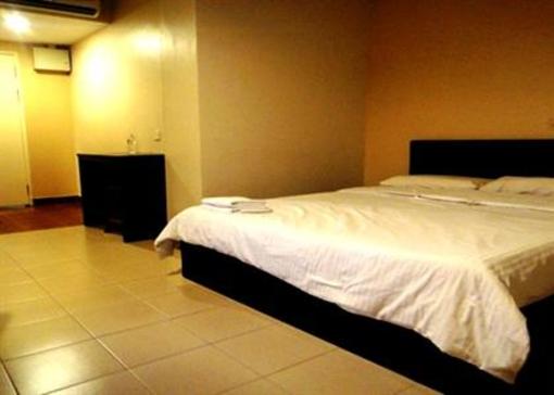 фото отеля Place2Stay @ City Centre