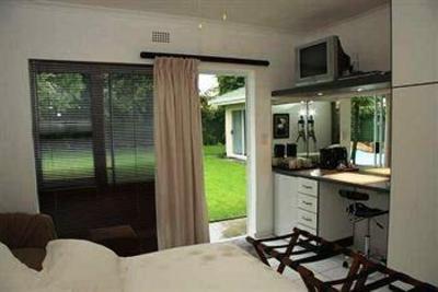 фото отеля Araluen Cottage Benoni