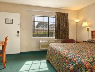 фото отеля Super 8 Motel Torrance / LAX Airport