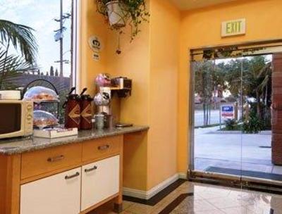 фото отеля Super 8 Motel Torrance / LAX Airport