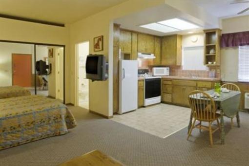фото отеля Americas Best Value Inn & Suites Oasis of Eden