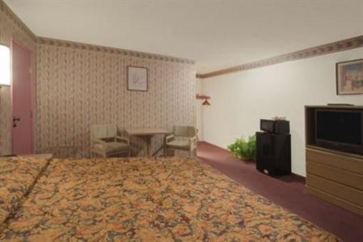 фото отеля Americas Best Value Inn & Suites Oasis of Eden