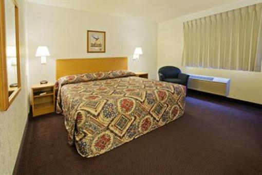 фото отеля Americas Best Value Inn Grand Forks