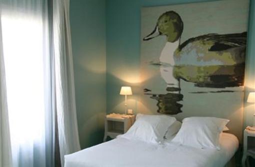 фото отеля Les Arcades Hotel Aigues-Mortes
