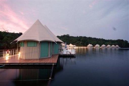 фото отеля 4 Rivers Floating Lodge