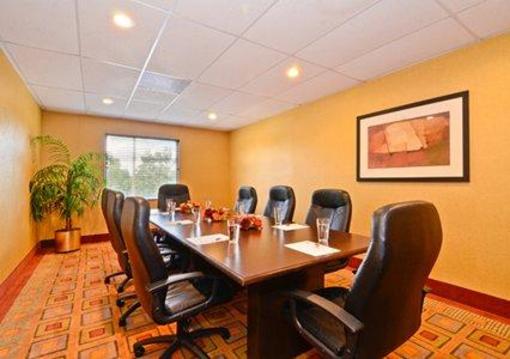 фото отеля Comfort Suites Forsyth