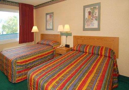 фото отеля Econo Lodge Little Creek