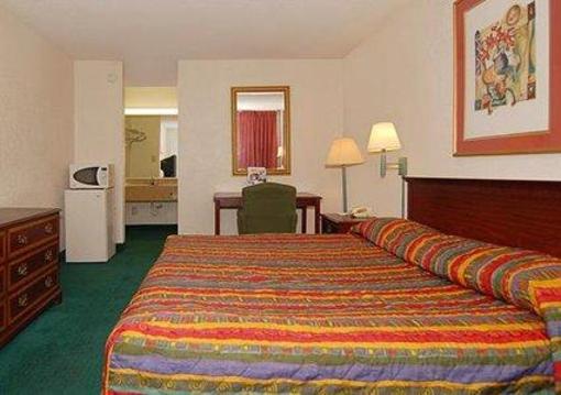 фото отеля Econo Lodge Little Creek