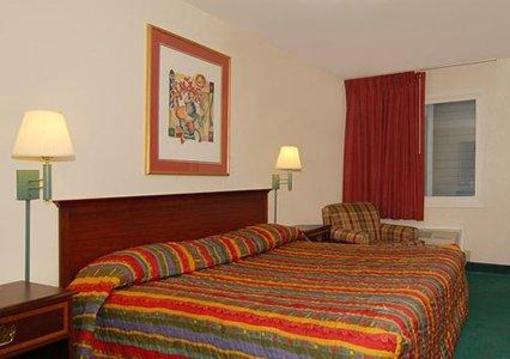 фото отеля Econo Lodge Little Creek