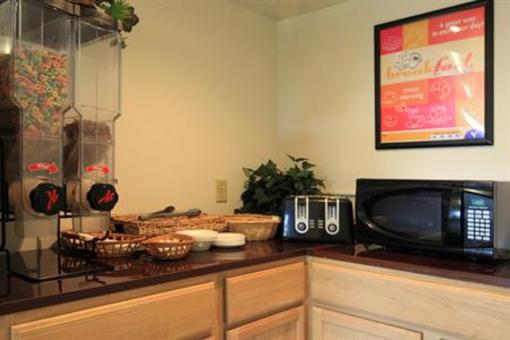 фото отеля Americas Best Value Inn - Maumee Toledo
