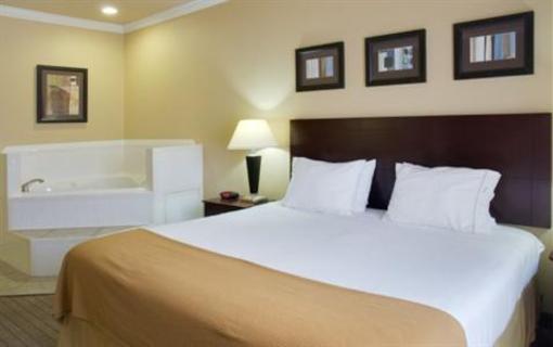 фото отеля Holiday Inn Express Hotel & Suites Natchitoches