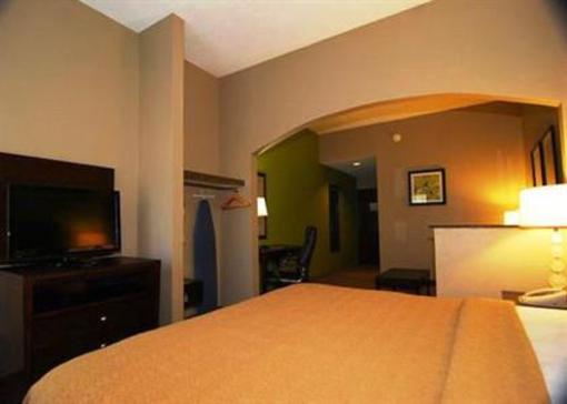 фото отеля Quality Inn & Suites Sulphur
