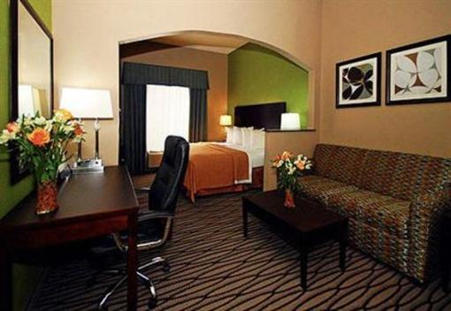 фото отеля Quality Inn & Suites Sulphur