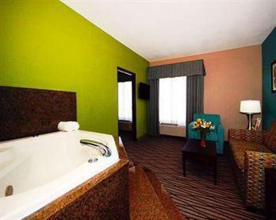 фото отеля Quality Inn & Suites Sulphur