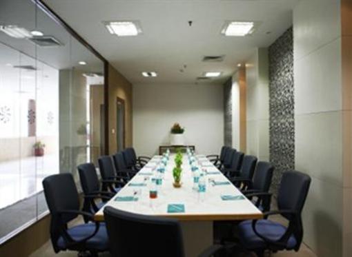 фото отеля Clarks Inn Suites - Delhi NCR