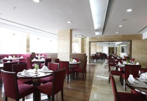 фото отеля Clarks Inn Suites - Delhi NCR
