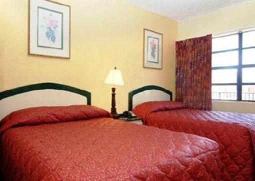фото отеля Econo Lodge Inn And Suites Fort Lauderdale