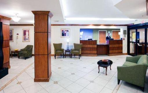 фото отеля Holiday Inn Express Fayetteville - Ft. Bragg