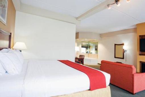 фото отеля Holiday Inn Express Fayetteville - Ft. Bragg