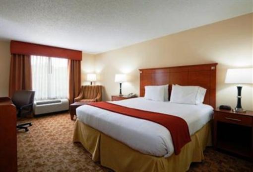 фото отеля Holiday Inn Express Hotel & Suites Phenix City-Fort Benning Area