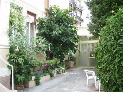 фото отеля Albergo Fiorenza & Banksia Meublè Alassio