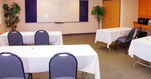 фото отеля AmericInn Lodge & Suites Madison South