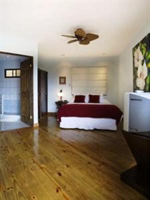 фото отеля Boutique Hotel Out Of Bounds Escazu