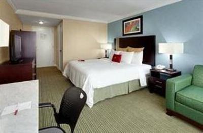 фото отеля Ramada Plaza Long Island MacArthur Airport Hotel