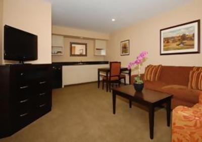 фото отеля Castle Inn and Suites
