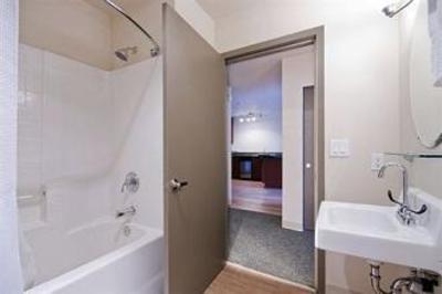 фото отеля Catalina Apartments Bellevue (Washington)