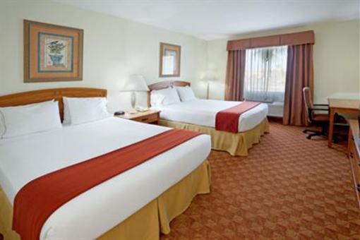 фото отеля Holiday Inn Express Hotel & Suites Brownsville (Texas)