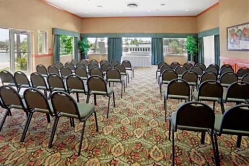 фото отеля Holiday Inn Express Hotel & Suites Brownsville (Texas)