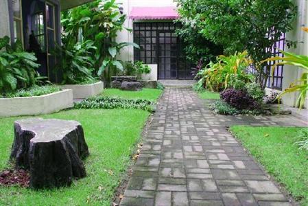 фото отеля Rockpoint Hotspring Resort Calamba