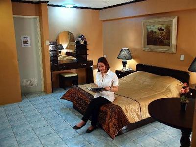 фото отеля Rockpoint Hotspring Resort Calamba