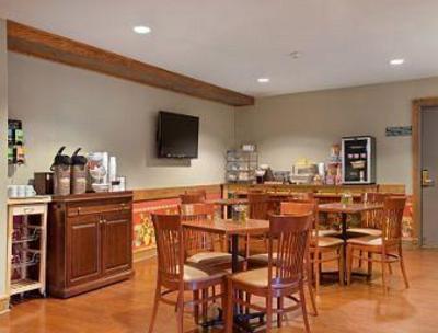 фото отеля Travelodge Suites Saint John