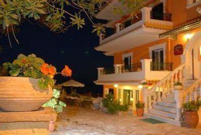 фото отеля Andreolas Luxury Suites