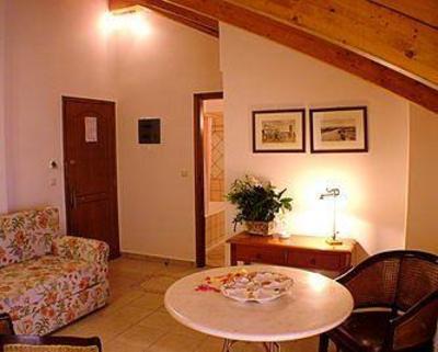 фото отеля Andreolas Luxury Suites