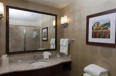 фото отеля Hilton Garden Inn Milwaukee Airport