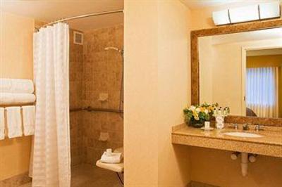 фото отеля Embassy Suites Boston Logan Airport