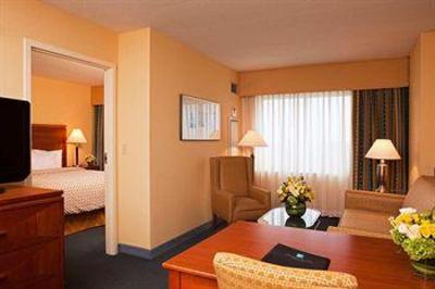 фото отеля Embassy Suites Boston Logan Airport